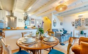 2 Bed In Whitby Oc-W134